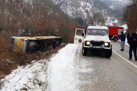 Prevrnuo se autobus kod Nevesinja, dvije osobe poginule, više ...