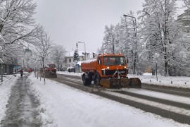Zbog snježnih padavina u višim predjelima otežan saobraćaj
