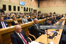 Poslanici "češljaju" ekspoze mandatara, uskoro glasanje o novoj Vladi ...