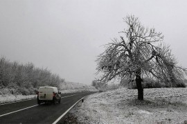 Kolovozi klizavi, vozači oprez