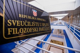 Poruka studentima u Splitu: Ponesite podlogu, nema klupa