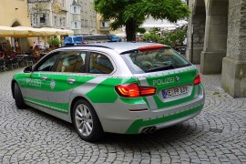 Automobil udario u autobusko stajalište, povrijeđeno najmanje deset ...