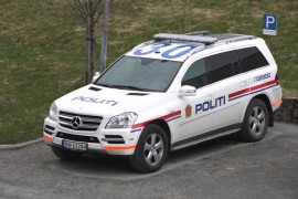 Pokušao da ukrade automobil, pa ostao zaključan