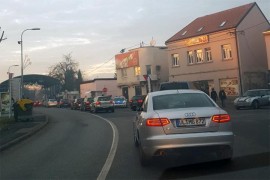 Gužva na graničnom prelazu Gradiška, čekanja oko dva sata