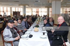 Penzioneri uz pjesmu ispratili staru godinu