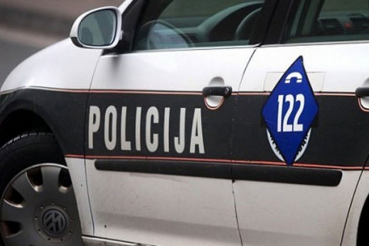 Vozač teže povrijeđen u prevrtanju kamiona