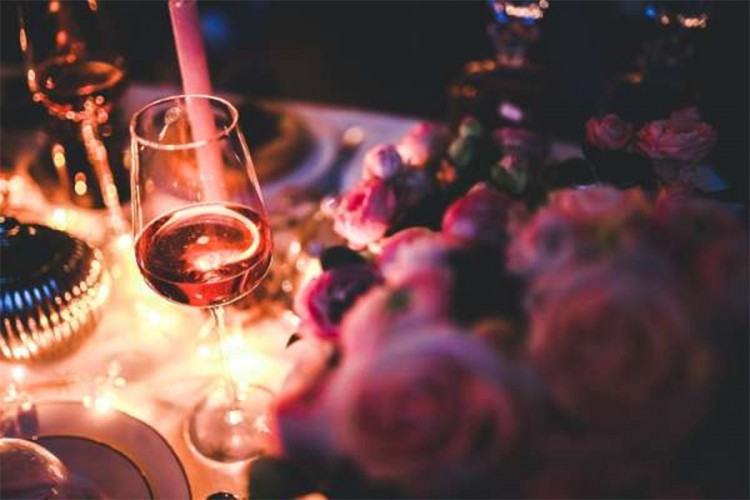 Ove zime pijte Rosé šampanjac