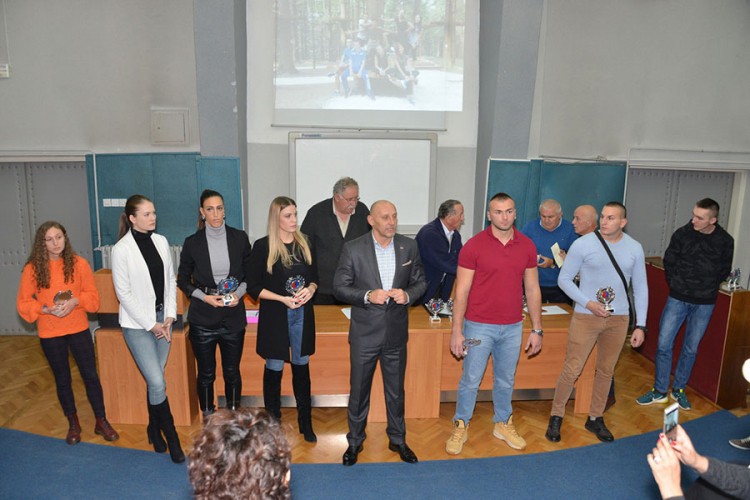 Borcu rekordi i 177 medalja
