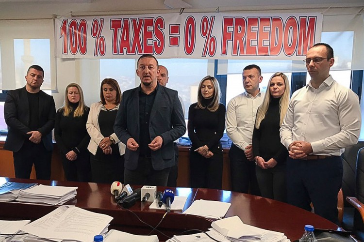 Simić: Nema potvrde sastanka sa Hanom, ostajemo u zgradi skupštine