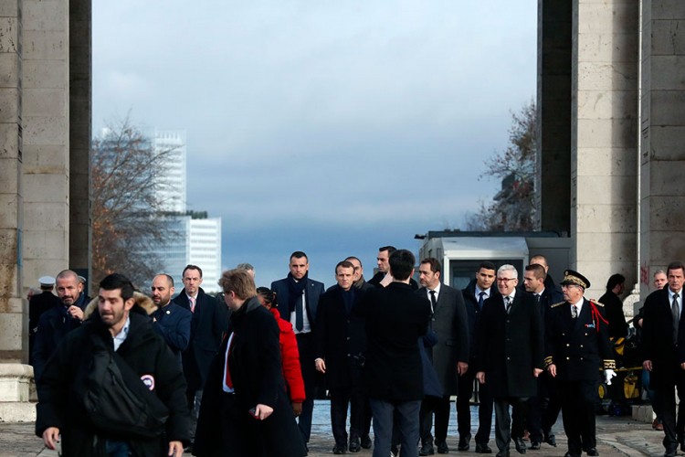Makron traži novi razgovor sa predstavnicima Žutih prsluka