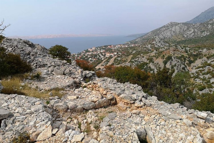 Psi na Velebitu namirisali ljudske ostatke stare tri milenijuma