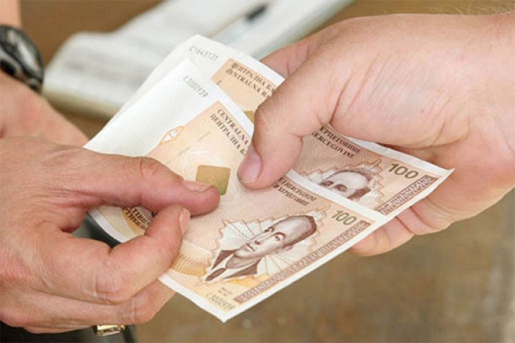 Počinje isplata materinskog i dodatka na djecu