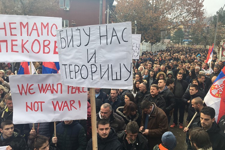 Kozarevu zabranjen ulazak na Kosovo, Srbi protestuju u Mitrovici, Gračanici i Štrpcu