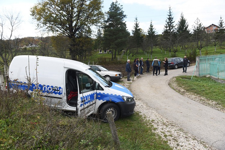 Optužen da je rođaka zatukao lopatom
