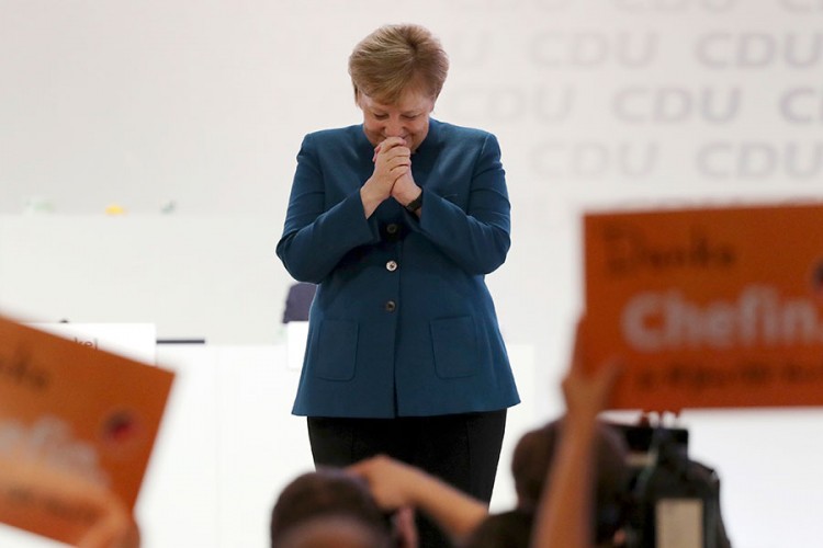 Devetominutni aplauz i poruke "Hvala, šefice" nakon oproštajnog govora Angele Merkel