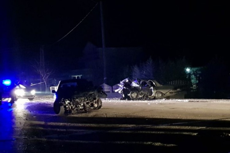 Jedna osoba poginula u sudaru BMW-a i mercedesa
