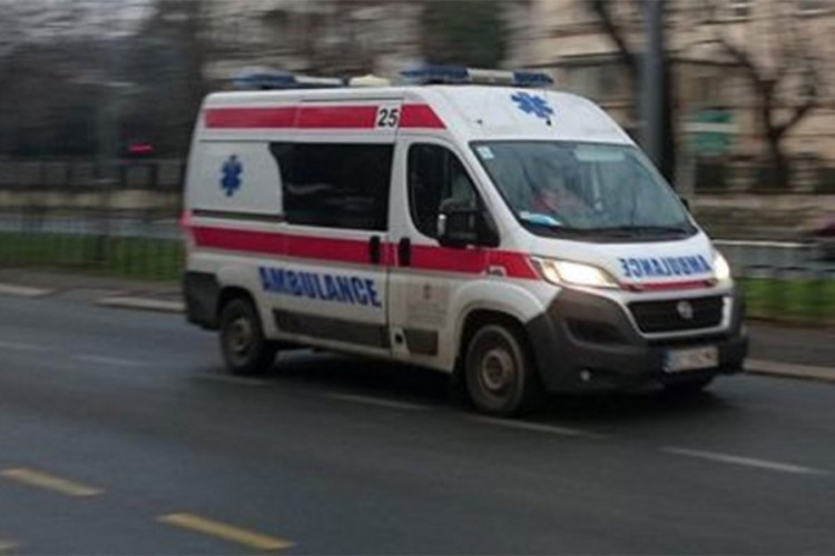 Automobil udario ženu i četvoro djece, majka i kćerka preminule?