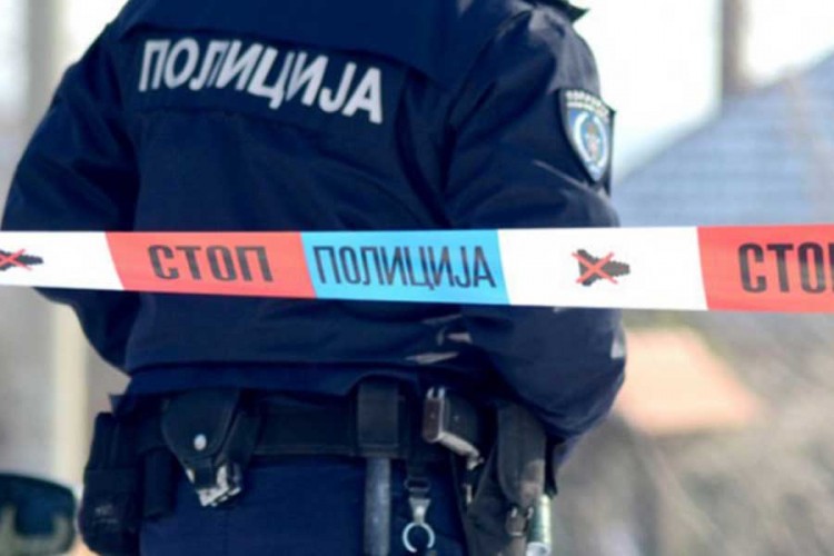 Jedno lice poginulo u direktnom sudaru automobila i kamiona