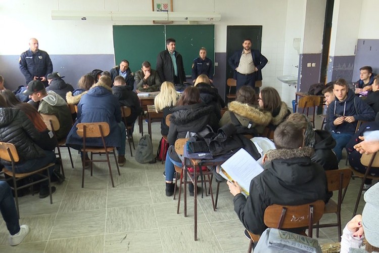 Narkomanija vreba mlade: Drogiraju se i sa 13 godina