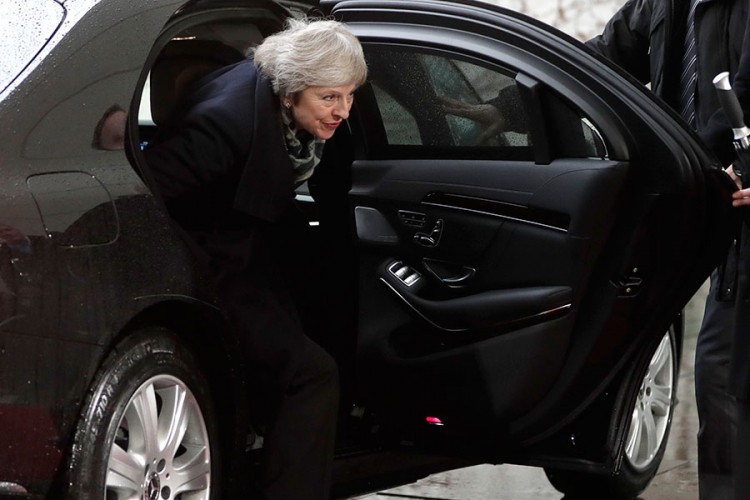 Mej blokirana u automobilu kada je došla na sastanak s Merkel