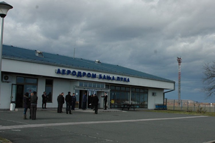 Dva aviona WizzAira umjesto u Tuzlu sletjela u Banjaluku