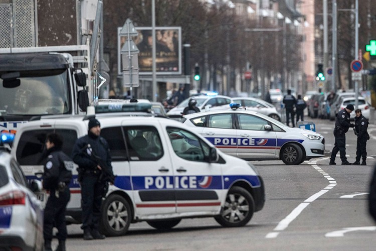 Policijska racija u Strazburu, potraga za napadačem