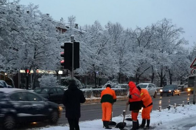 Ekipe na terenu, putevi u Banjaluci prohodni