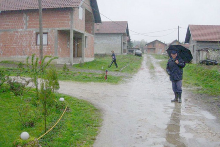 Mještani Kotorskog se muče bez vode i posla