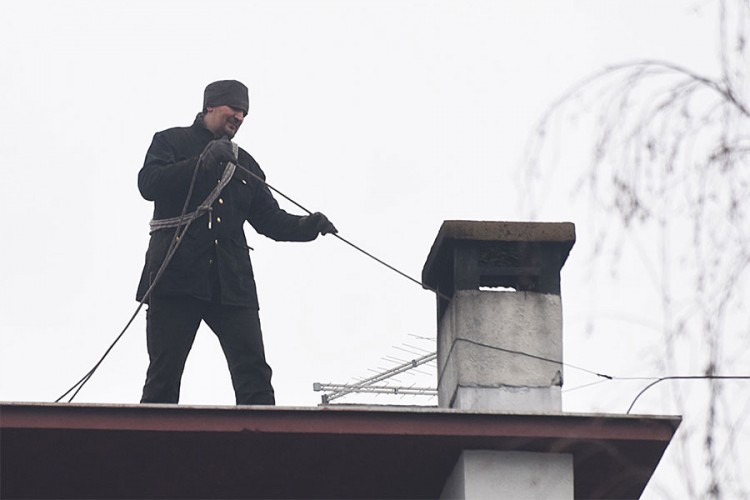 Bez posla samo po jedan dimnjačar i optičarski tehničar