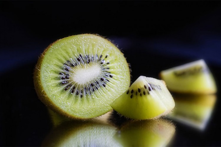 Maska i krema od kivija za zaštitu kože