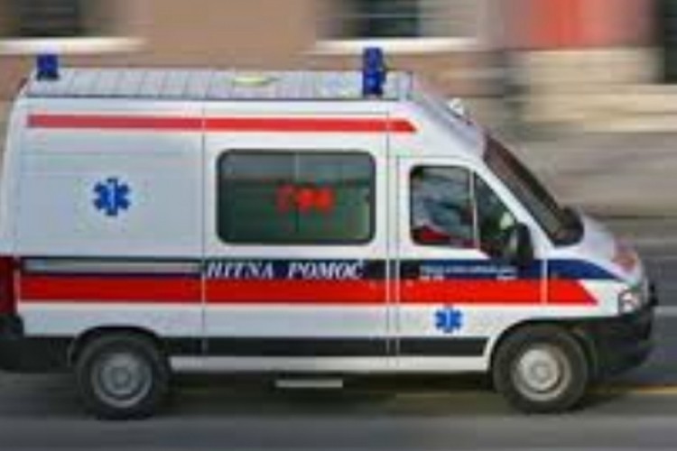 Prevrnuo se autobus, više vozila Hitne pomoći upućeno na mjesto nezgode