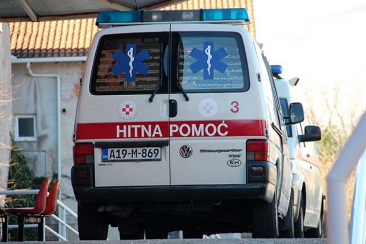 Pronađen pored puta u Tesliću, preminuo do bolnice