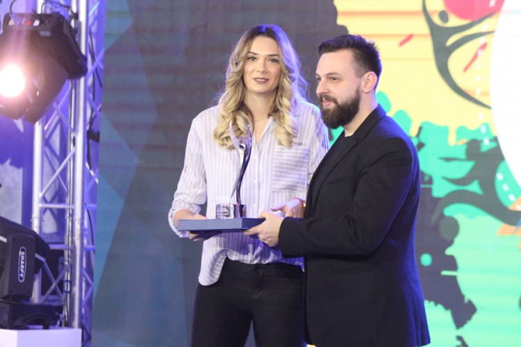 Žana Dragutinović, dobitnica nagrade čitalaca "Nezavisnih": Trudiću se da  opravdam priznanje