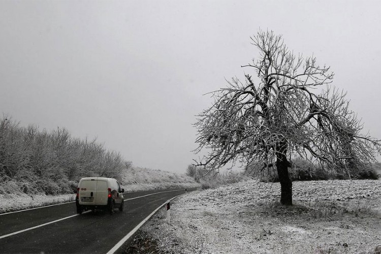 Kolovozi klizavi, vozači oprez