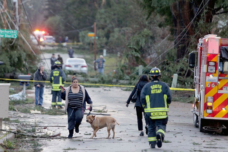 Predgrađe Sijetla pogodio tornado, oštetio kuće