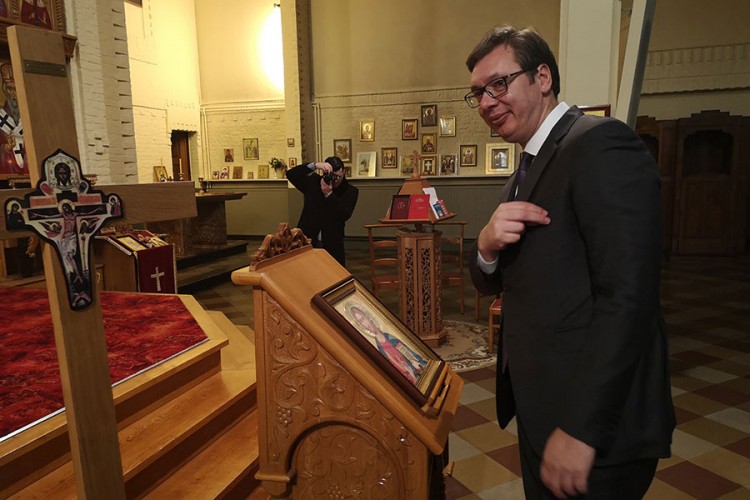 Vučić obilježio slavu u pravoslavnoj crkvi u Briselu
