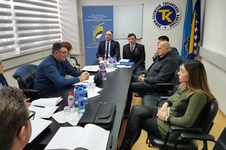 Tuzla uvodi taksi na struju?