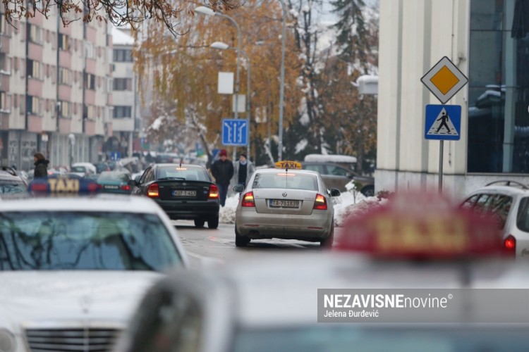 Taksisti ukidaju sve popuste