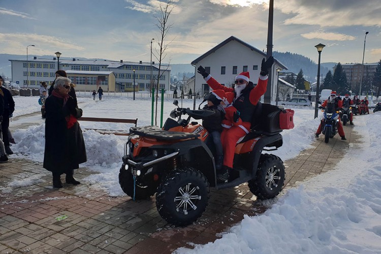 Moto-mrazevi podijelili 150 paketića