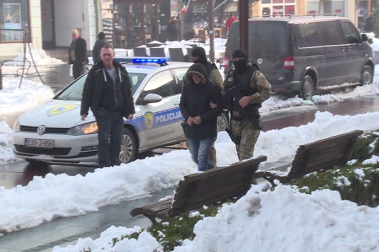 "Škorpion" sasjekao šverc oružja, pali policajac i ekipa