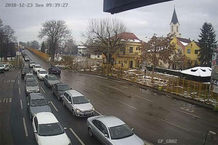 U Gradišci i Brodu čeka se dva i po časa