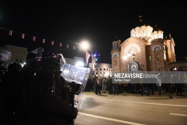 Građani se razilaze, saobraćaj normalizovan