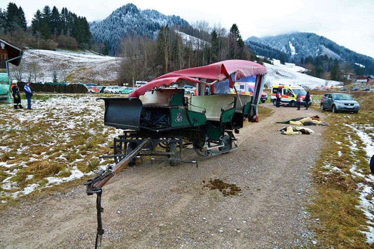 U sudaru dvije kočije povrijeđeno 20 ljudi