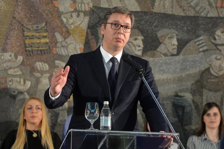 Vučić: Narod u RS da ne sluša lažove, moramo se držati zajedno
