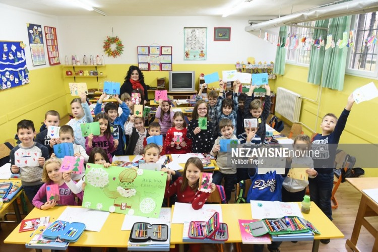 "Nezavisne" u posjeti OŠ "Ivo Andrić": Na listi dječjih želja roleri, Rubikove kocke i lutke