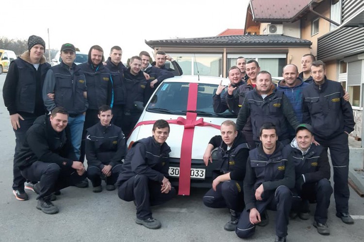 Hvale vrijedan novogodišnji gest: Radnom kolegi kupili auto