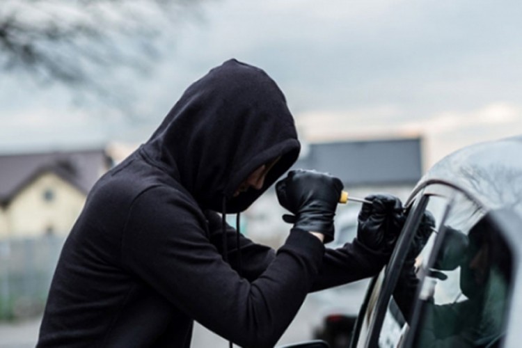 Ukrao auto u Prijedoru, vozao se danima u Novom Gradu pa uhapšen?