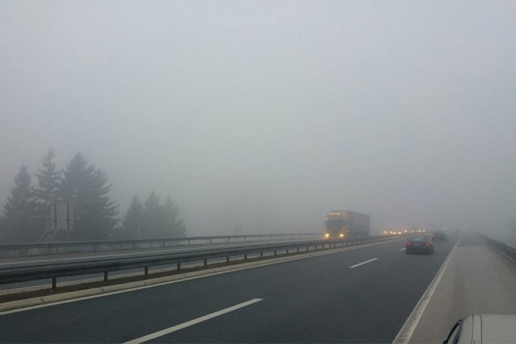 Vozači oprez, magla smanjuje vidljivost