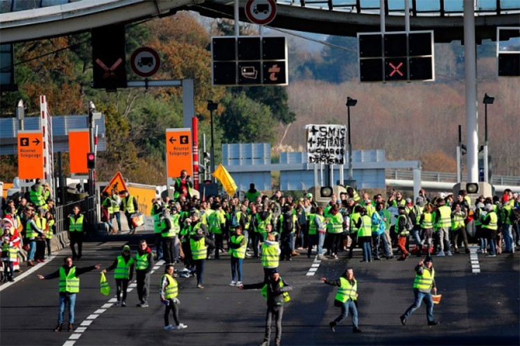 "Žuti prsluci": Ako Makron ne popusti slijedi opšta mobilizacija