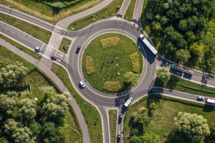 Ako ćete u Grčku kolima, u kružnom toku se vozi drugačije